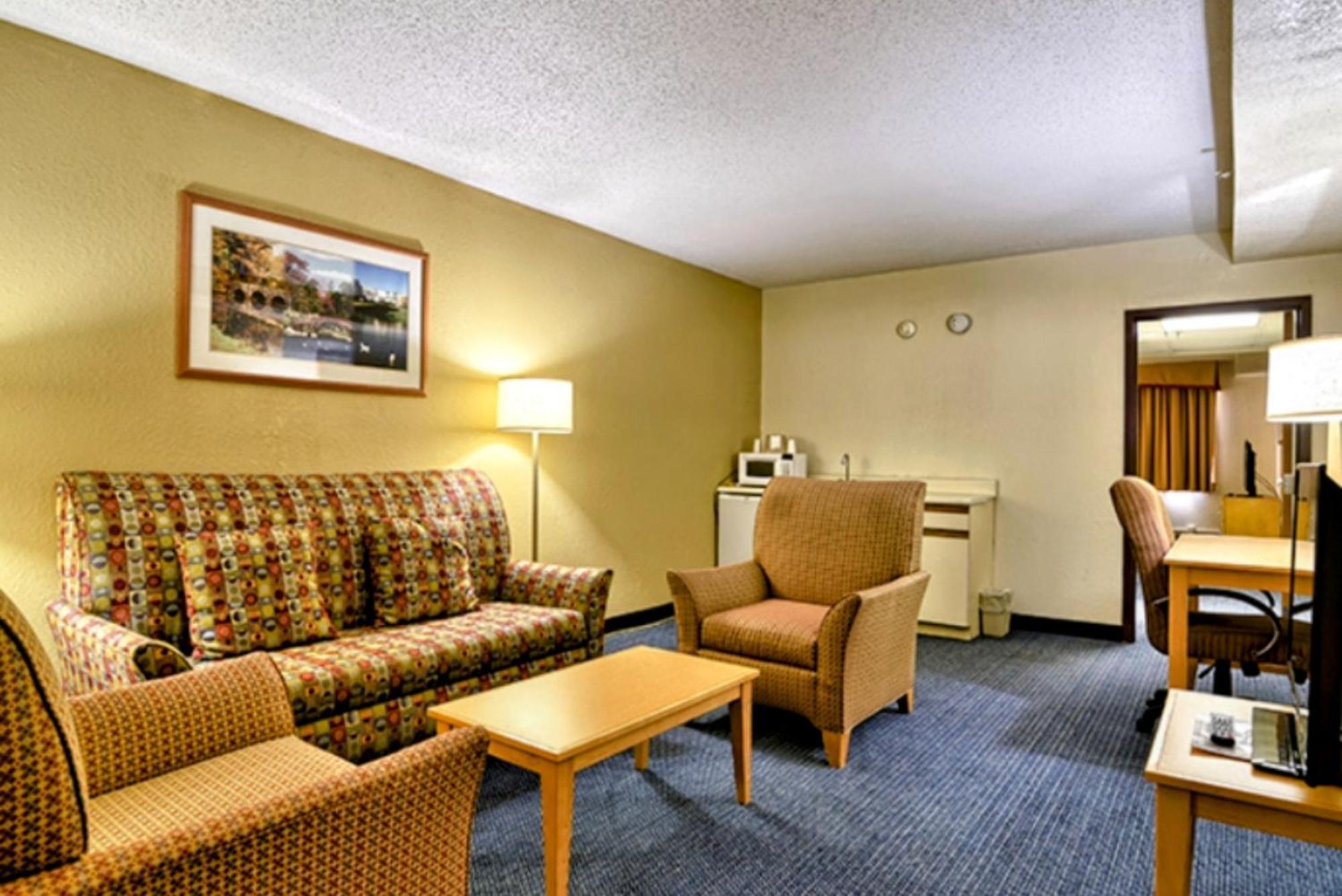 Katahdin Inn & Suites Millinocket Eksteriør billede