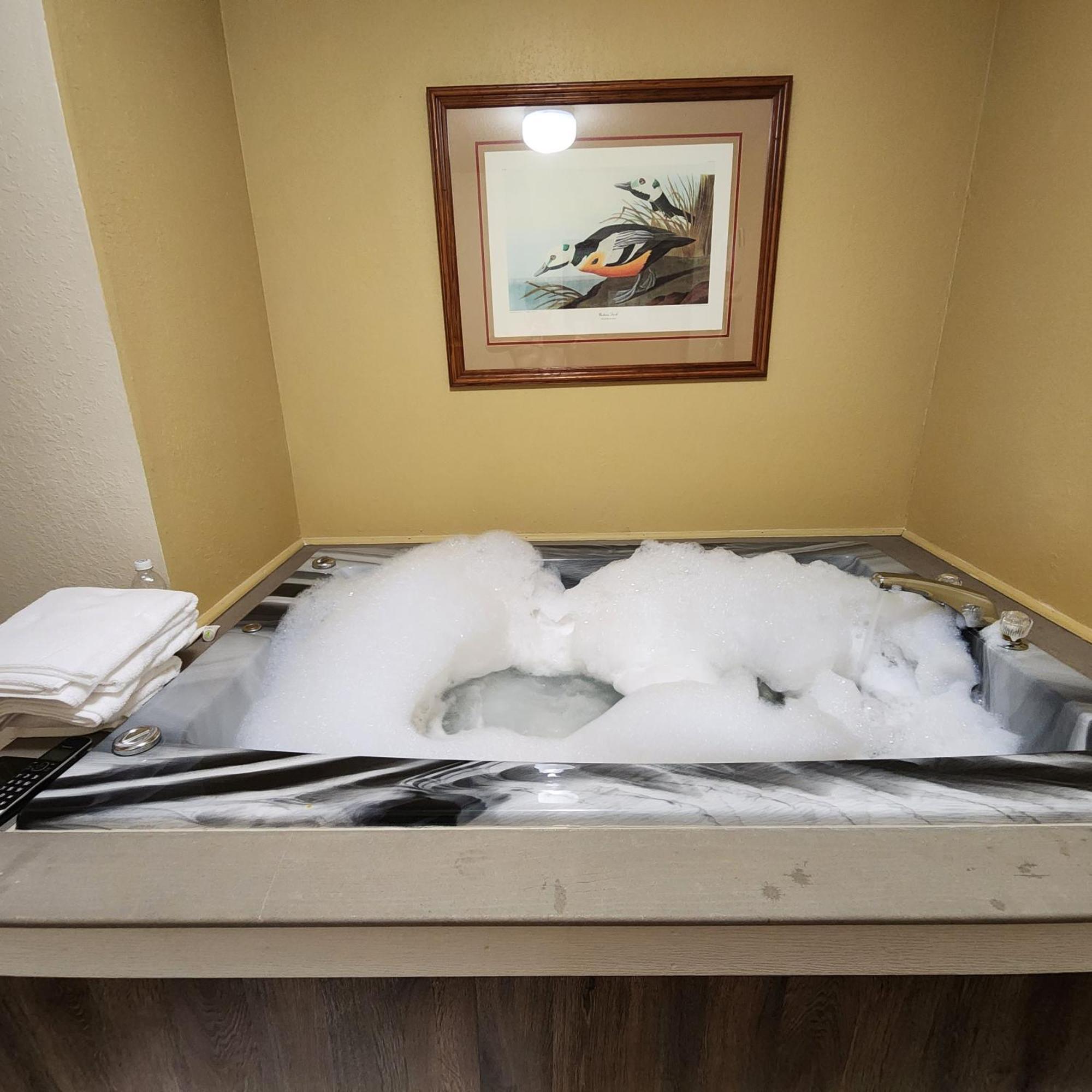 Katahdin Inn & Suites Millinocket Eksteriør billede
