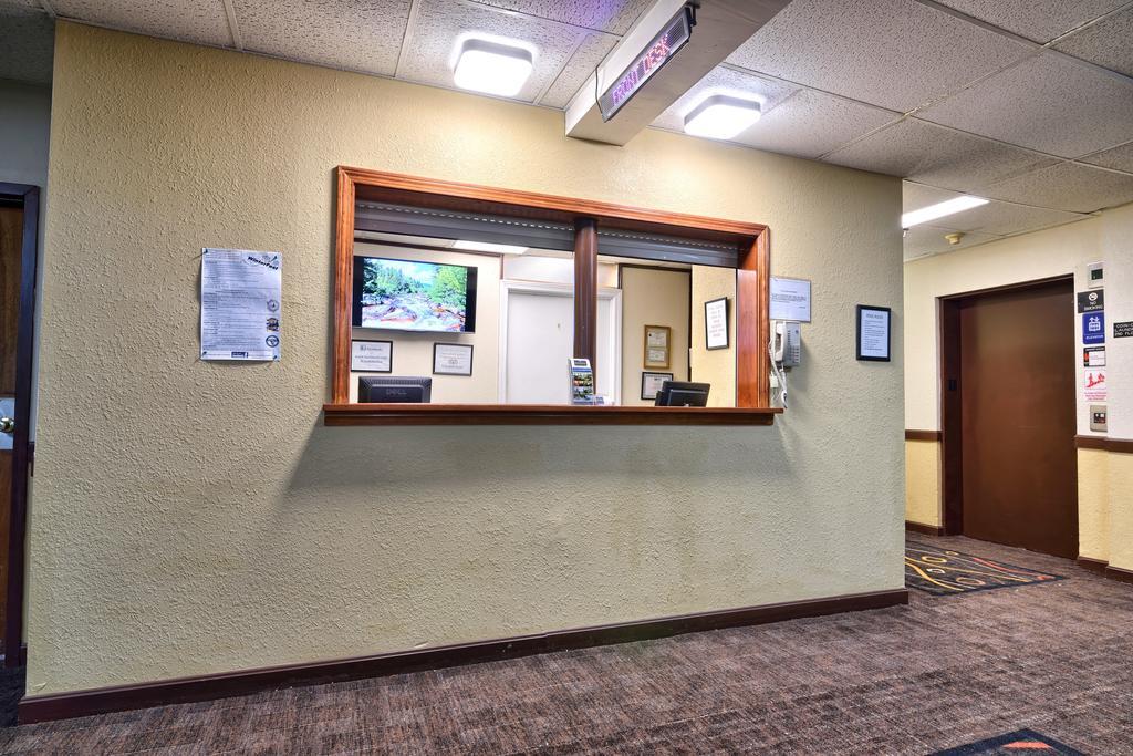 Katahdin Inn & Suites Millinocket Eksteriør billede