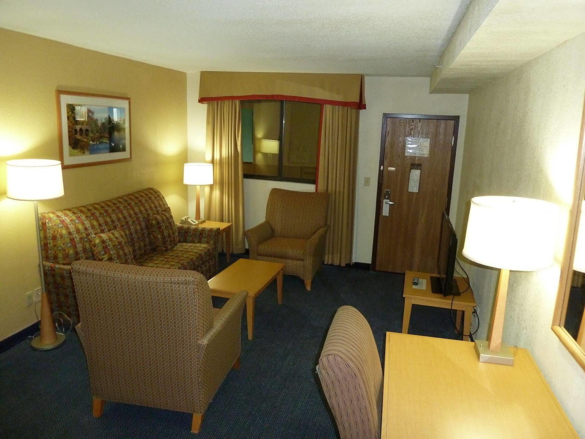 Katahdin Inn & Suites Millinocket Eksteriør billede
