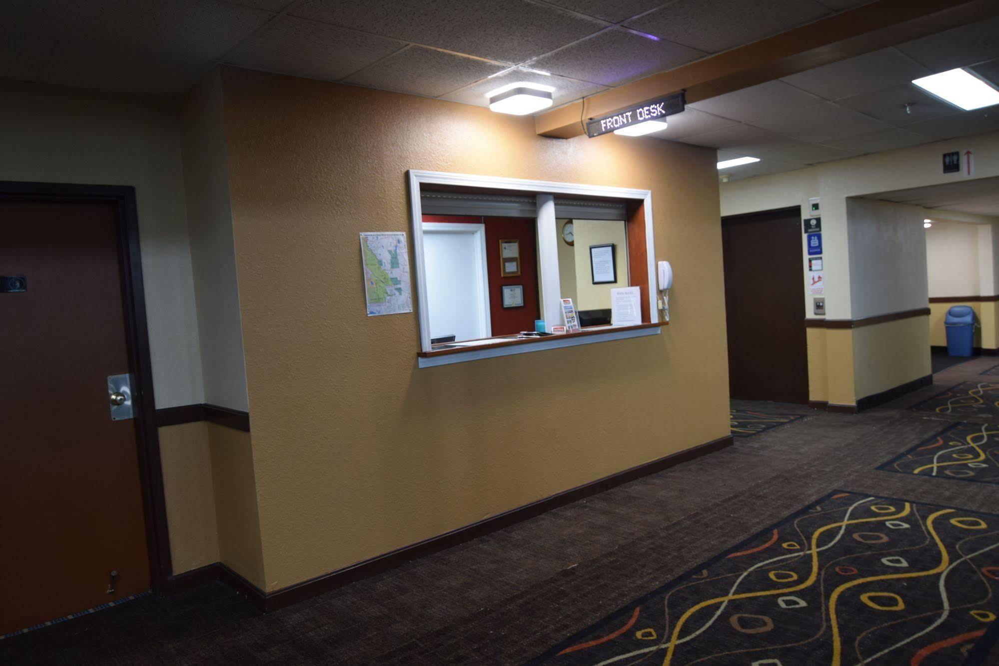 Katahdin Inn & Suites Millinocket Eksteriør billede